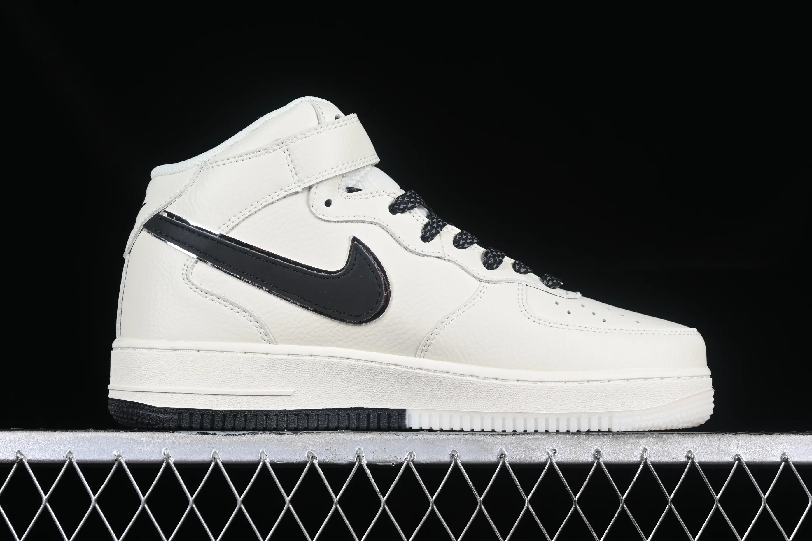 All categories Nk Air Force 1 Air Force series Nk Air Force 1 Mid Air Force mid-top Nk Air Force 1'07 Mid Beige and black two-color bottom Starry Air Force One mid-top casual sneakers XL0236-236
